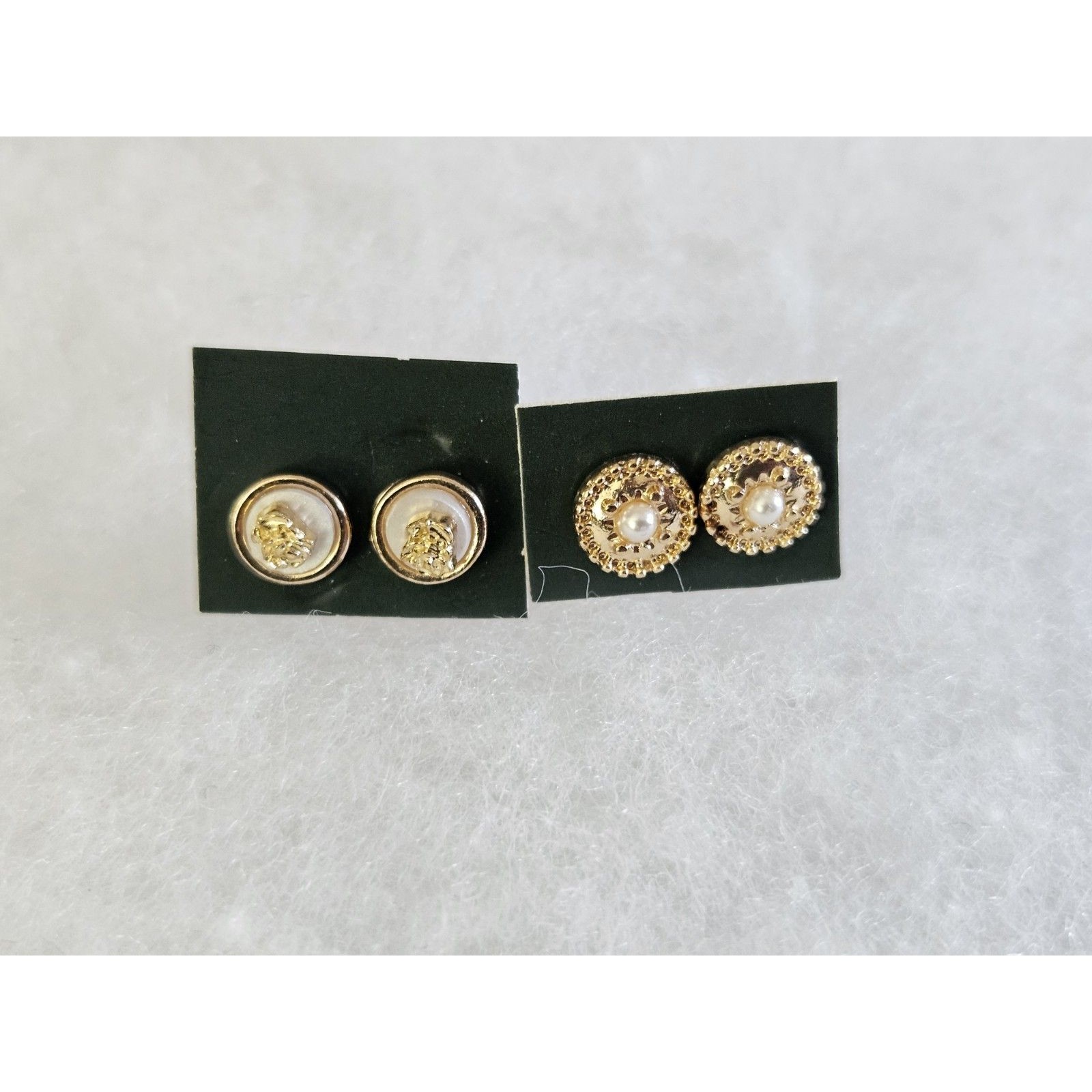 2 Pairs Of Round Stud Earrings Nickel Free Gold Tone - Faux Pearls Gold Speck 6$